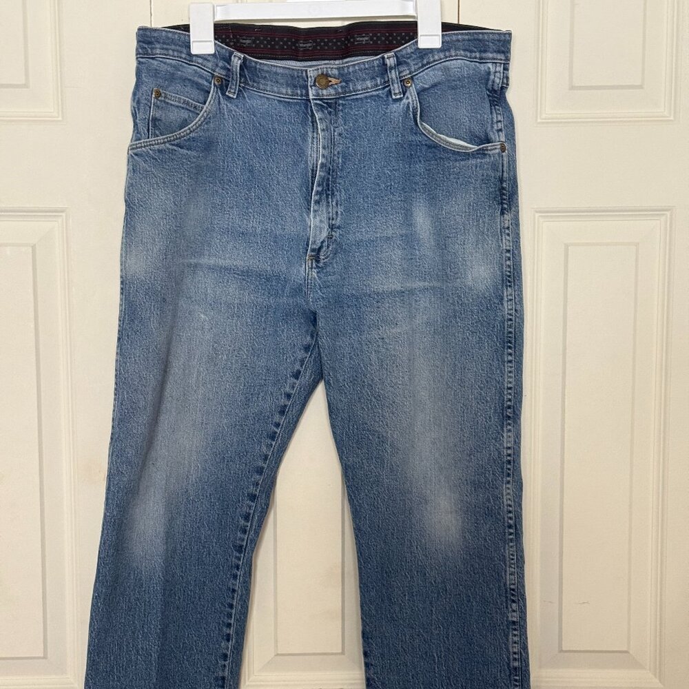 Wranglers Jeans Mens Size 38x29 Regular Fit Tapered Mid Rise Denim Blue